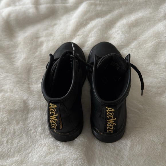 Dr. Marten's black YOUTH kids 1460 WATERPROOF LEATHER BOOTS size 2 - Picture 4 of 8